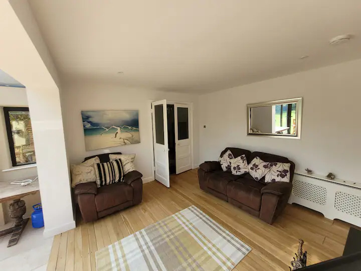8 Bedroom Home In Farnborough